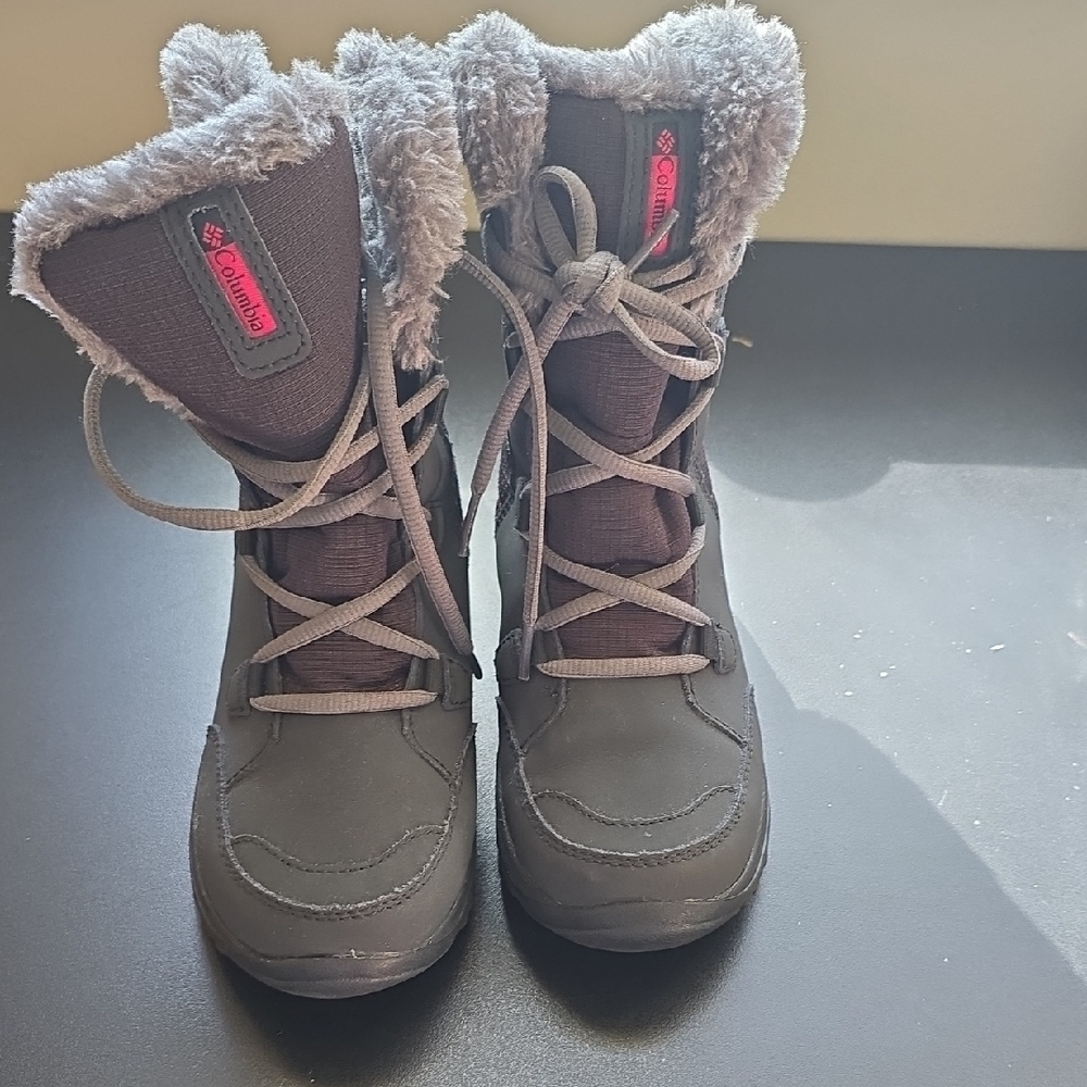 Columbia Women's Black and Gray Winter Boots